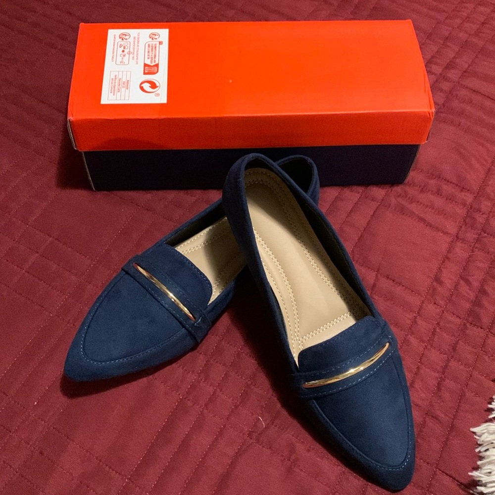 NIB Woman’s Size 40 (US 9.5) Navy Blue Suede Flats